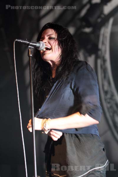 THE DEAD WEATHER - 2010-06-30 - PARIS - Le Bataclan - Alison Nicole Mosshart